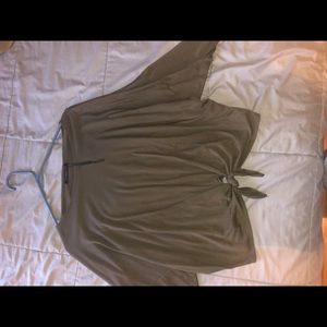 Front tie wide arm tee!